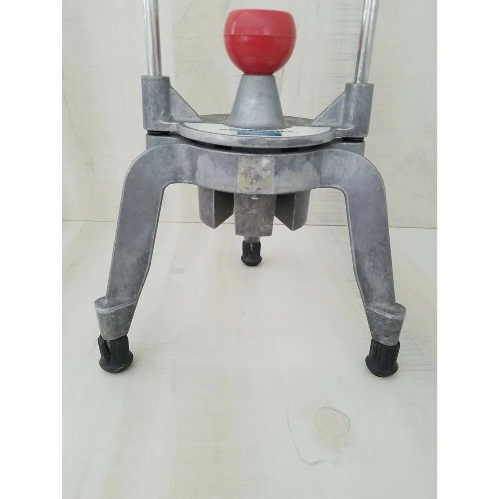 Wedgemaster 6 Section Slicer Redco Vollrath P/N 85-5001 rubber on the feet crack